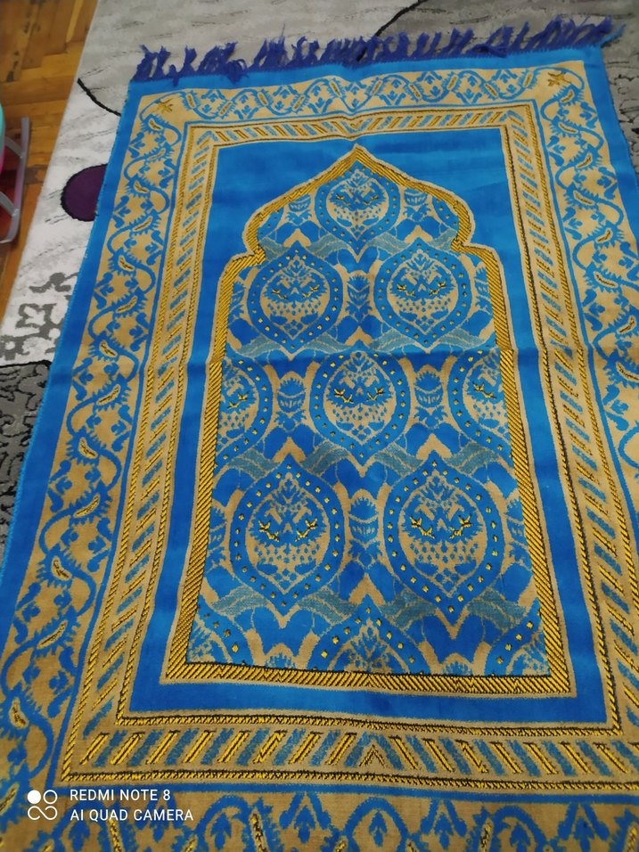 çeşitli renk ve desenlerde seccadeler - Görsel 4