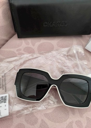 Chanel Beyaz Çerçeveli Parlak Chanel Kadın Güneş Gözlüğü