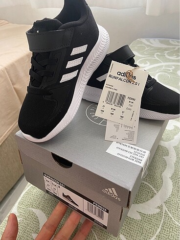 Sıfır orjinal Adidas Run Falcon 2.0