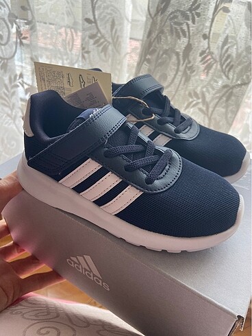 Sıfır orjinal Adidas Ayakkabı 26,5cm