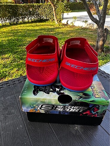 25 Beden Sıfır orjinal Skechers sandalet