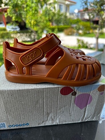 26 Beden turuncu Renk Sıfır orjinal Igor caramel sandalet