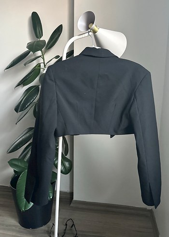 Bershka Düğmeli Siyah Mini Kadın Blazer Ceket
