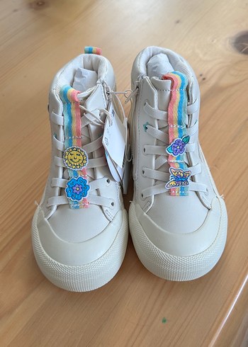 Kız Çocuk Beyaz Cırtlı Nakışlı Sneakers
