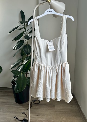 Zara Beyaz Straplez Mini Elbise