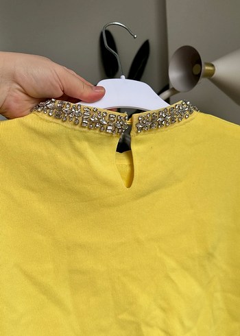 s Beden Sarı Zincir Detaylı Kısa Kollu Bluz