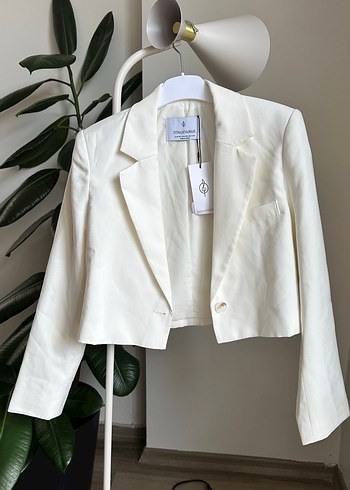 Stradivarius Beyaz Kısa Kesim Kadın Blazer Ceket