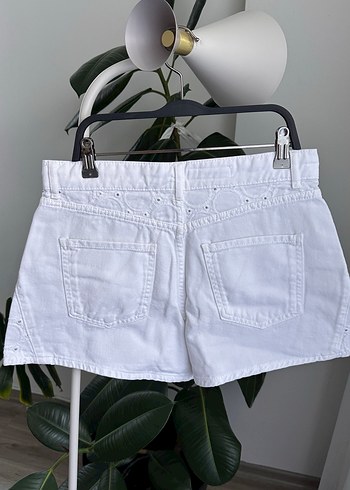 Nakışlı Beyaz Mini Kot Şort - Görsel 2
