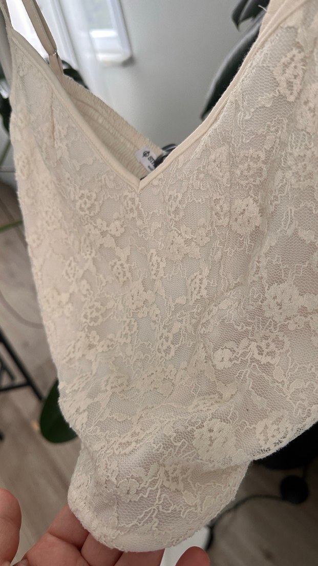 Dantel Detaylı Beyaz V Yakalı Büstiyer - Görsel 5