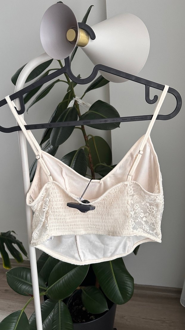 Dantel Detaylı Beyaz V Yakalı Büstiyer - Görsel 4