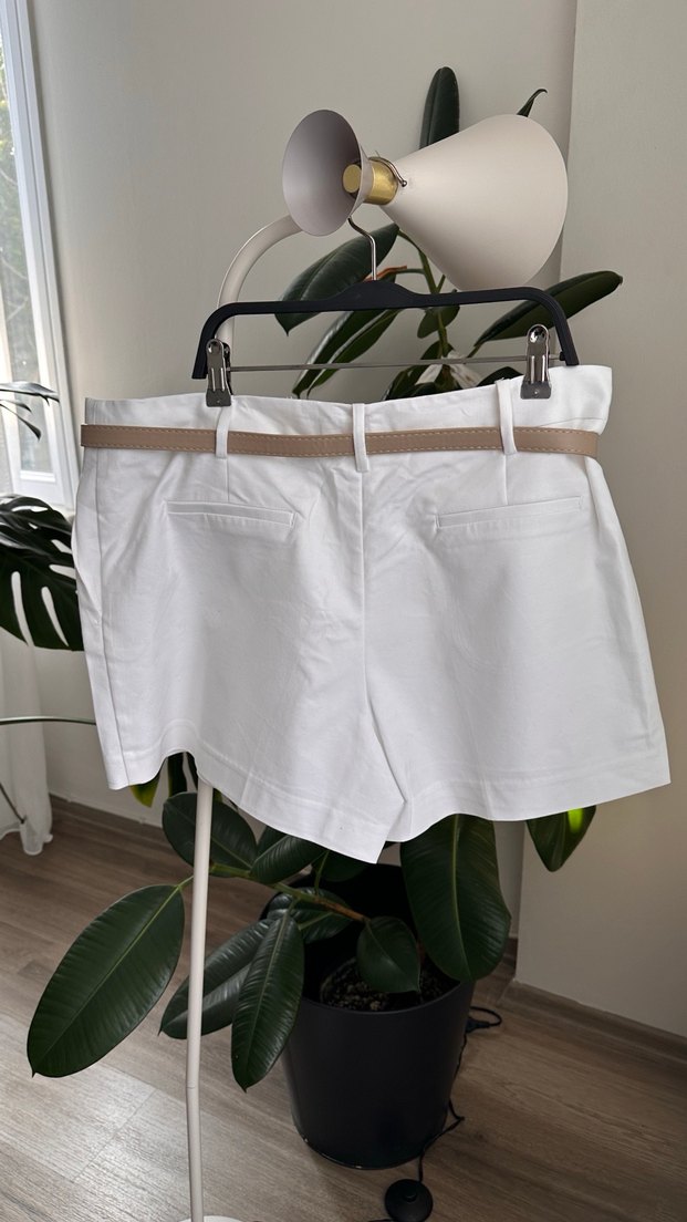 Beyaz Kadın Bermuda Şort Rahat Kesim - Görsel 3