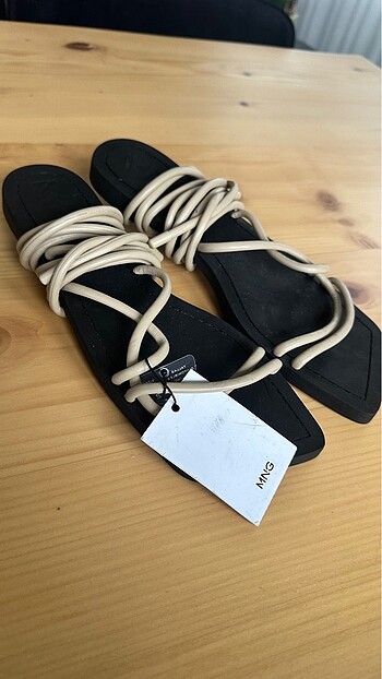 37 Beden siyah Renk Mango sandalet 36-37-38-39-40 mevcut