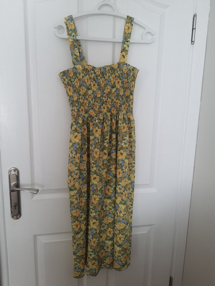 Çiçekli gipeli midi elbise.Askılı kare yaka - Görsel 3