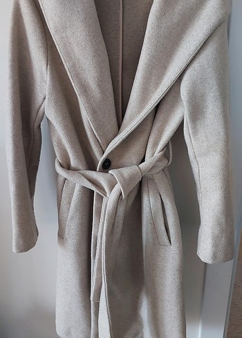 Zara Kapüşonlu krem rengi kaban - Görsel 4