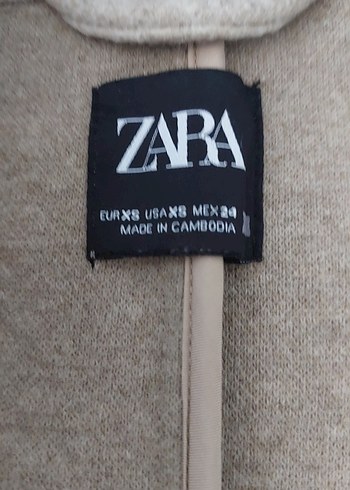 Zara Kapüşonlu krem rengi kaban - Görsel 5