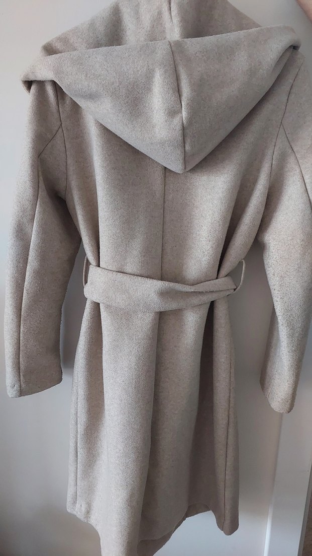 Zara Kapüşonlu krem rengi kaban - Görsel 3