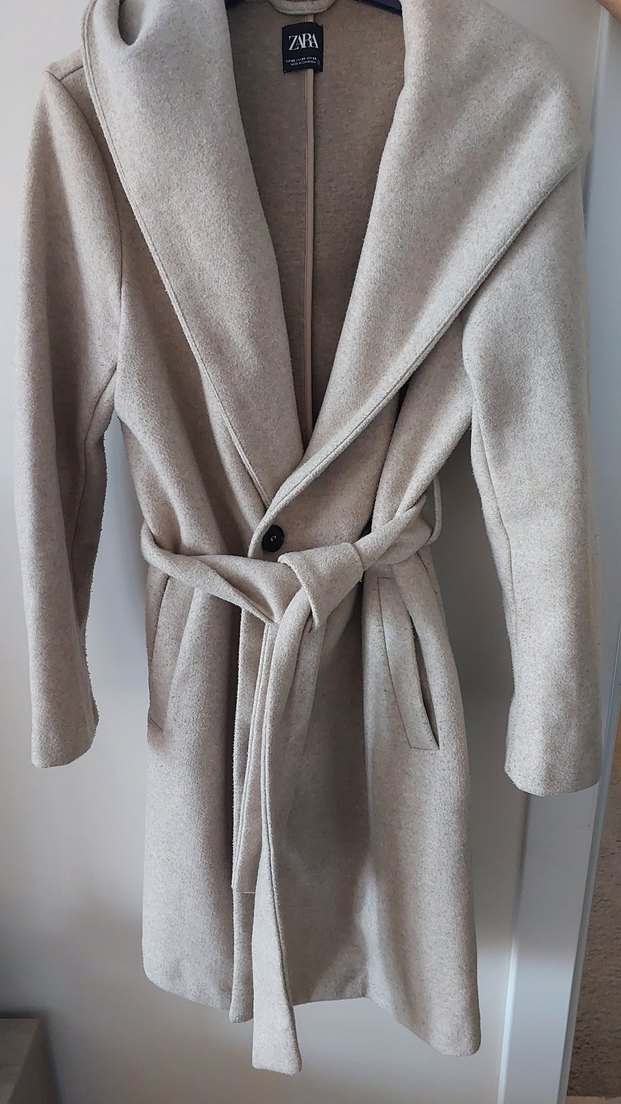 Zara Kapüşonlu krem rengi kaban - Görsel 4