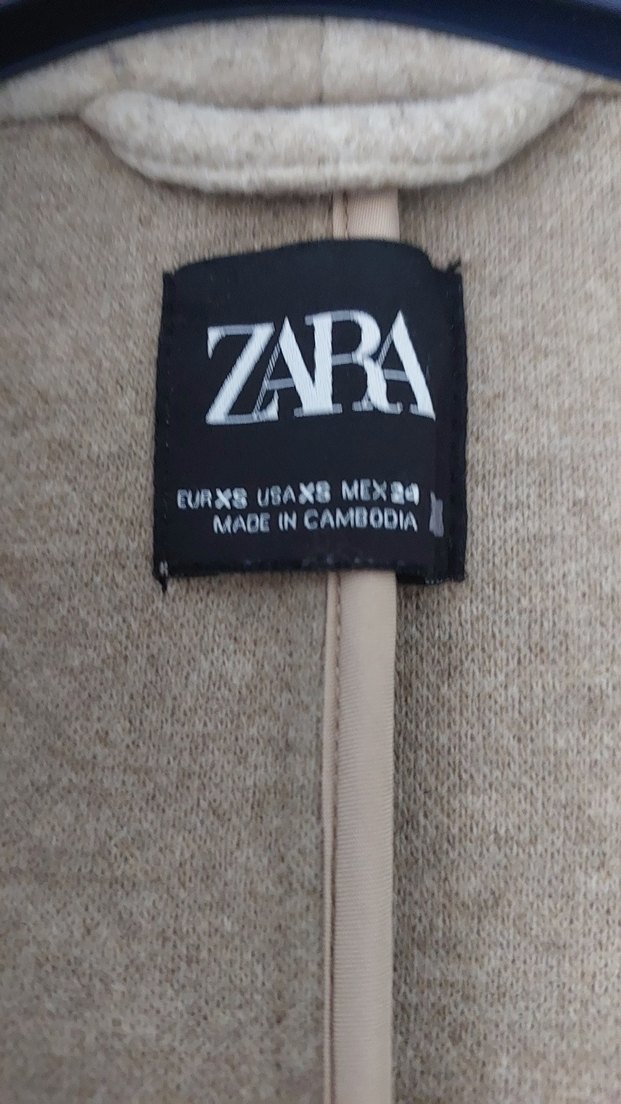 Zara Kapüşonlu krem rengi kaban - Görsel 5