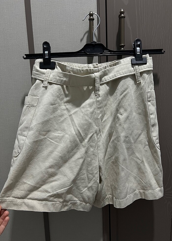Taş rengi pamuklu bermuda kemerli şort - Görsel 3