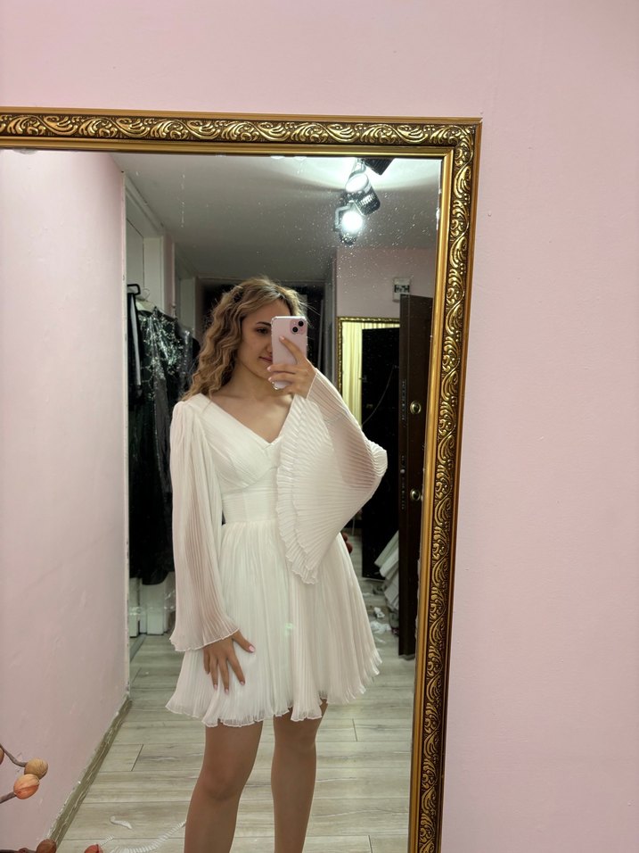 Modern V Yakalı Mini Beyaz Elbise - Görsel 3