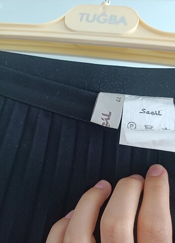 44 Beden siyah Renk Seçil store pliseli siyah etek