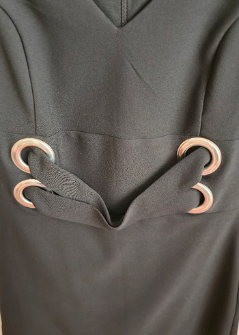 Siyah Kemer Detaylı Midi V Yakalı Elbise - Görsel 3