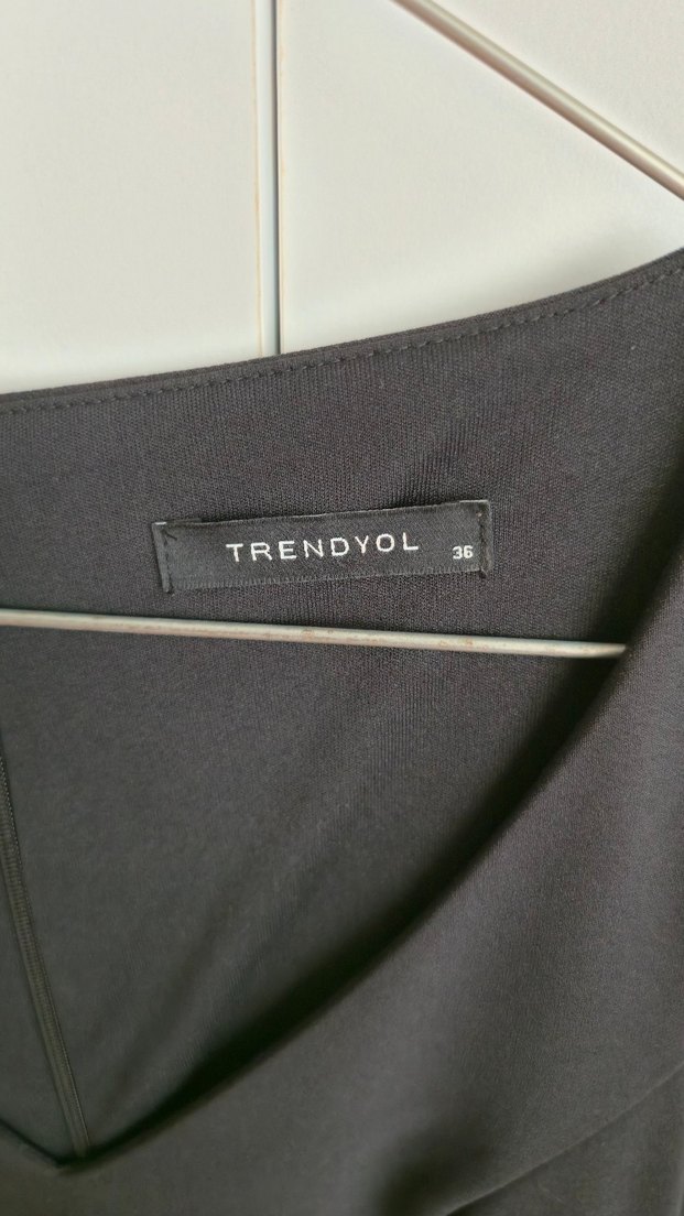 Siyah Kemer Detaylı Midi V Yakalı Elbise - Görsel 2