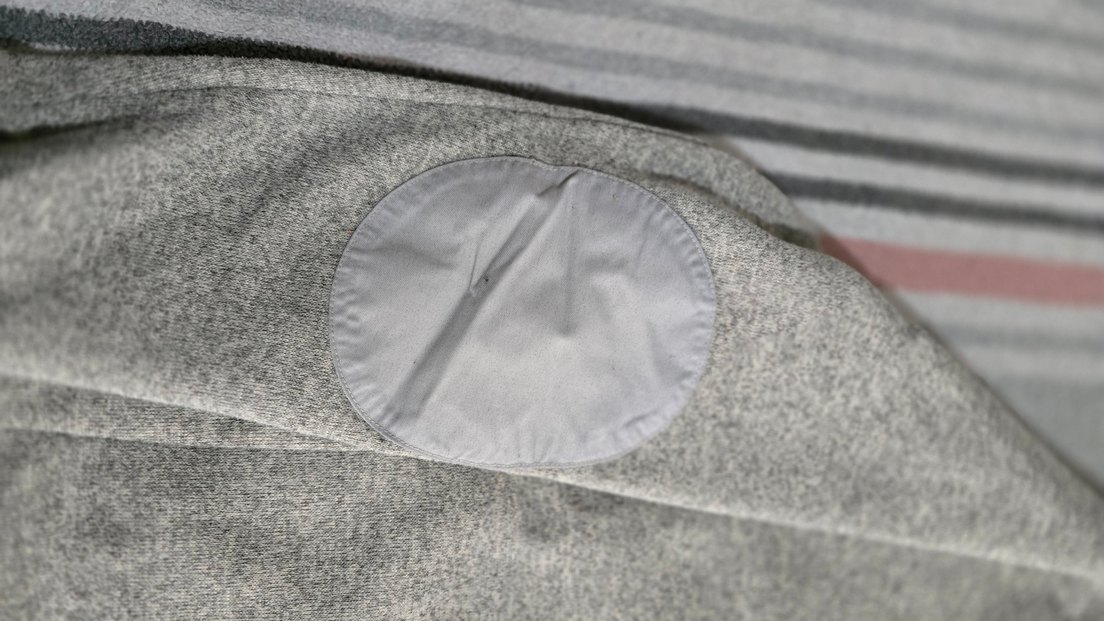 Gri V Yakalı Sweatshirt - Görsel 4