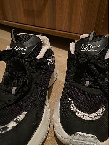 39 Beden Skechers dlites