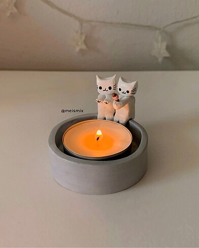 Üşüyen kedi mumluk