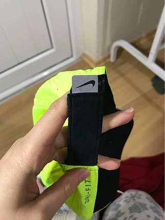  Beden Nike neon şapka