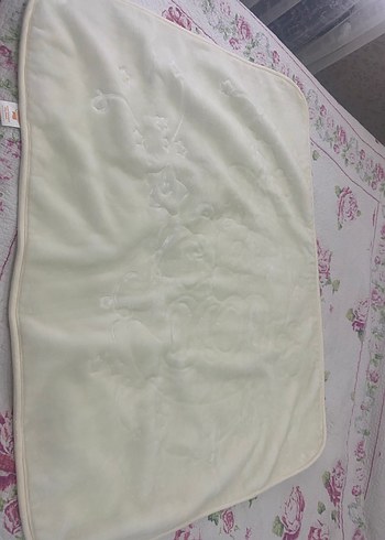 Altın Renkli Bebek Battaniyesi - Görsel 4