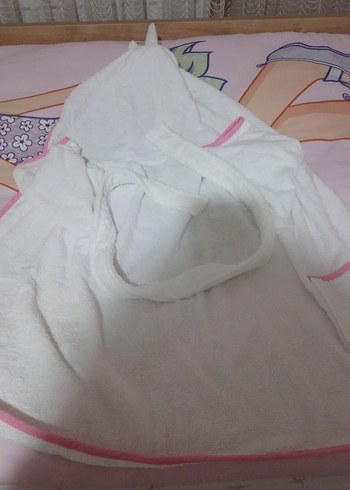 Kız Çocuk Beyaz Desenli Bornoz - Görsel 4