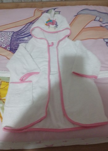 Kız Çocuk Beyaz Desenli Bornoz - Görsel 2