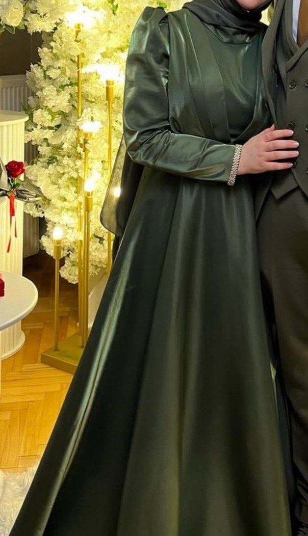 Uzun Kesim Koyu Yeşil Drapeli Kadın Abiye - Görsel 5