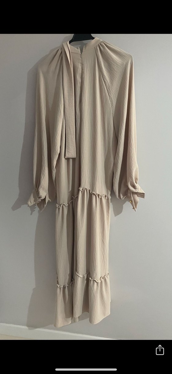 Bej Piliseli Uzun Elbise - Görsel 3