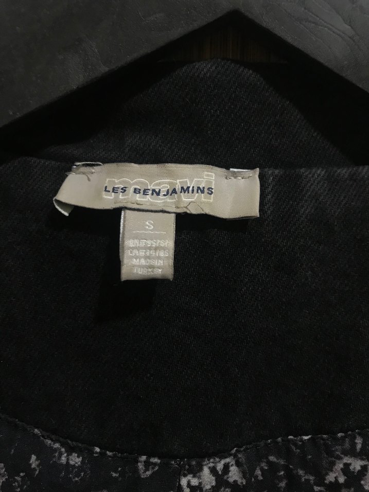 Şıklık ve Rahatlık: Antrasit Crop Denim Blazer — görsel 4/7