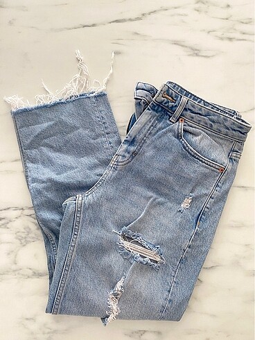Mavi yırtık mom jeans