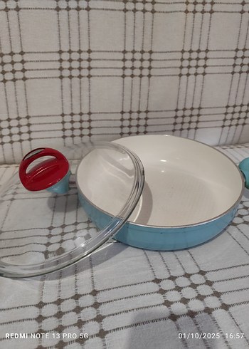 Beden Pastel Mavi Cam Kapaklı Tencere