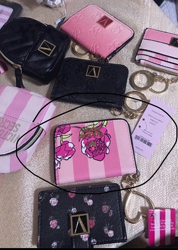 Victoria's Secret Pembe Çiçekli Kadın Cüzdan - Görsel 2