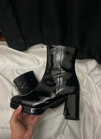 Bershka Siyah Rugan Bot