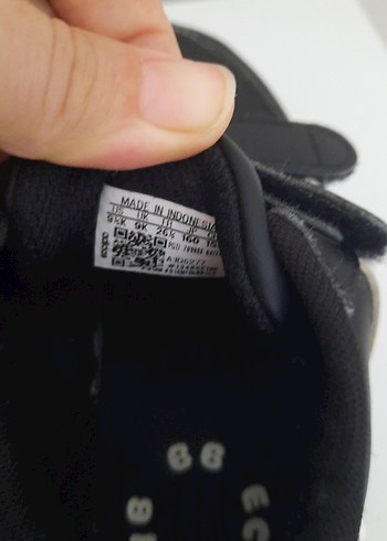 26 Beden siyah Renk Adidas Erkek Çocuk Siyah Cırt Cırtlı Spor Ayakkabı