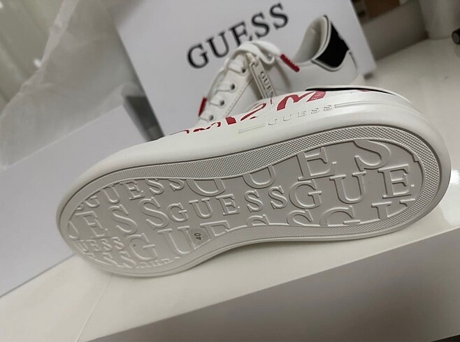 Guess Guess Sneaker