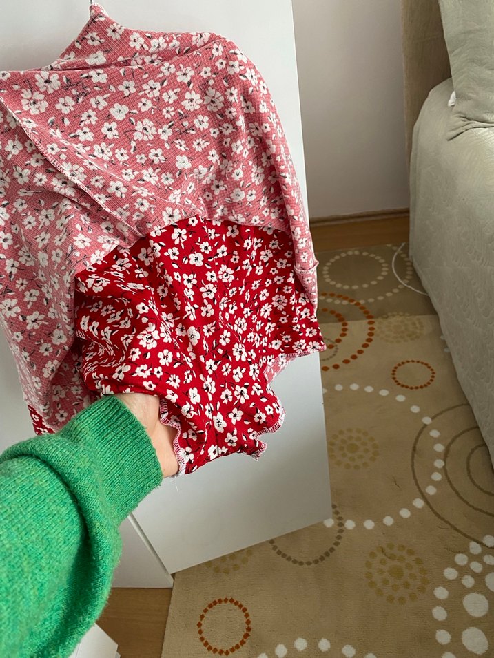 Kırmızı Çiçek Desenli ikili takım - Görsel 2