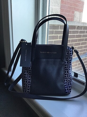 Beden Tommy Hilfiger lacivert çanta
