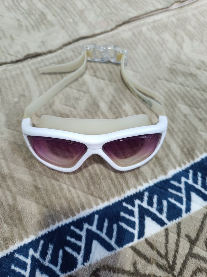 Beyaz Şık Yüzücü Gözlüğü - Görsel 3