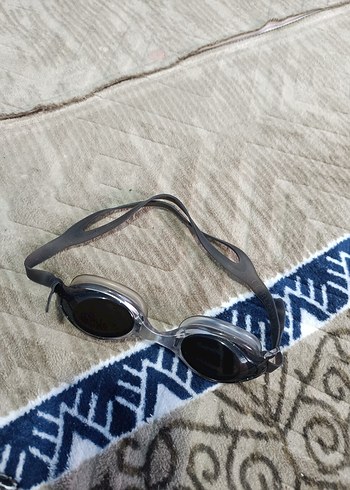 Gri Bağcıklı Yüzücü Gözlüğü - Görsel 2