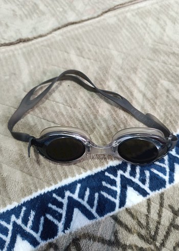 Gri Bağcıklı Yüzücü Gözlüğü - Görsel 3