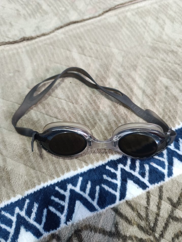 Gri Bağcıklı Yüzücü Gözlüğü - Görsel 3