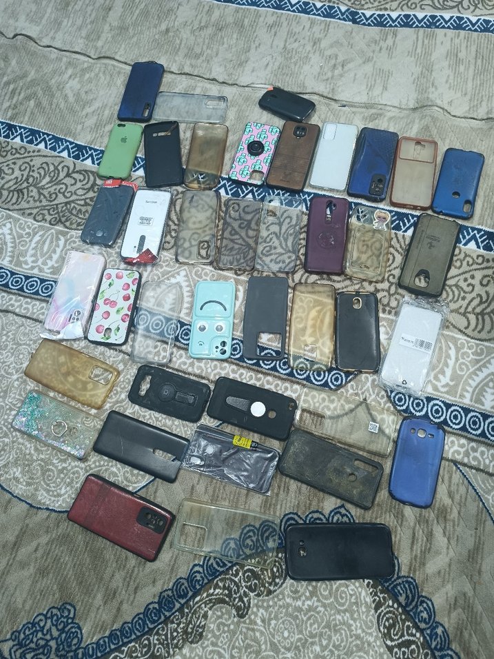 Çeşitli Renklerde Çoklu Telefon Kılıfları - Görsel 2